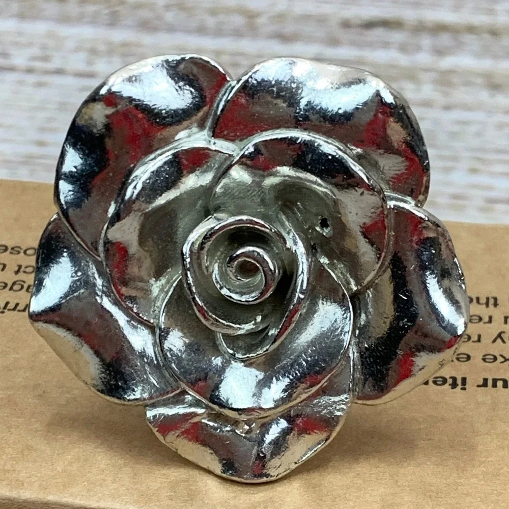 The Everlasting Rose silver metal
